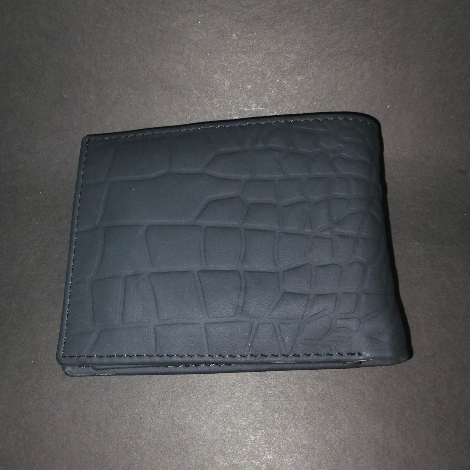 Men's Crocodile-Textured Leather Bi-Fold Wallet with ID Window